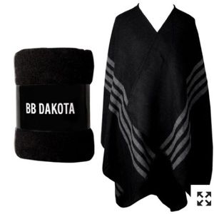 Brand New- BB Dakota Poncho- Black/Gray